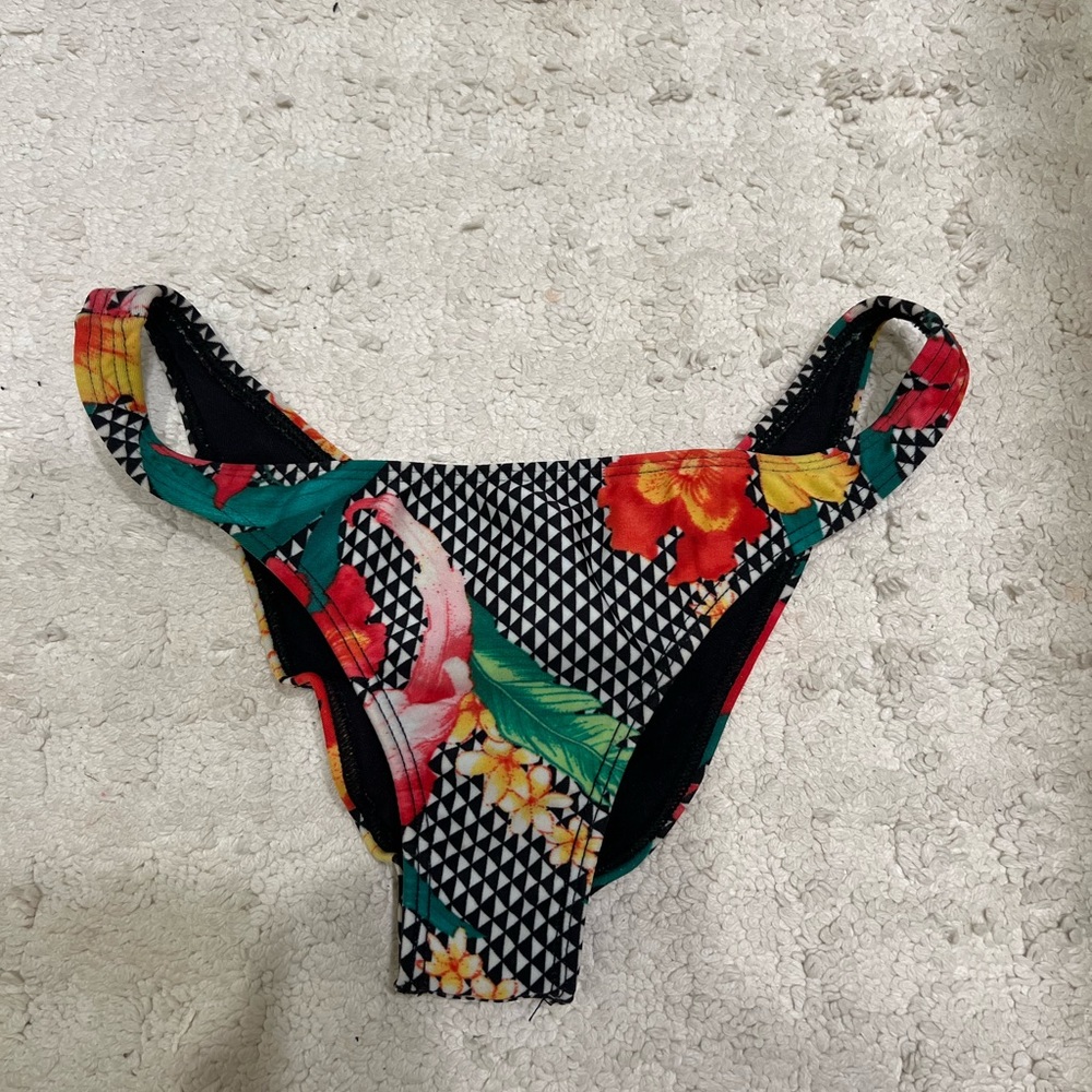 Patterned cheeky bikini bottom